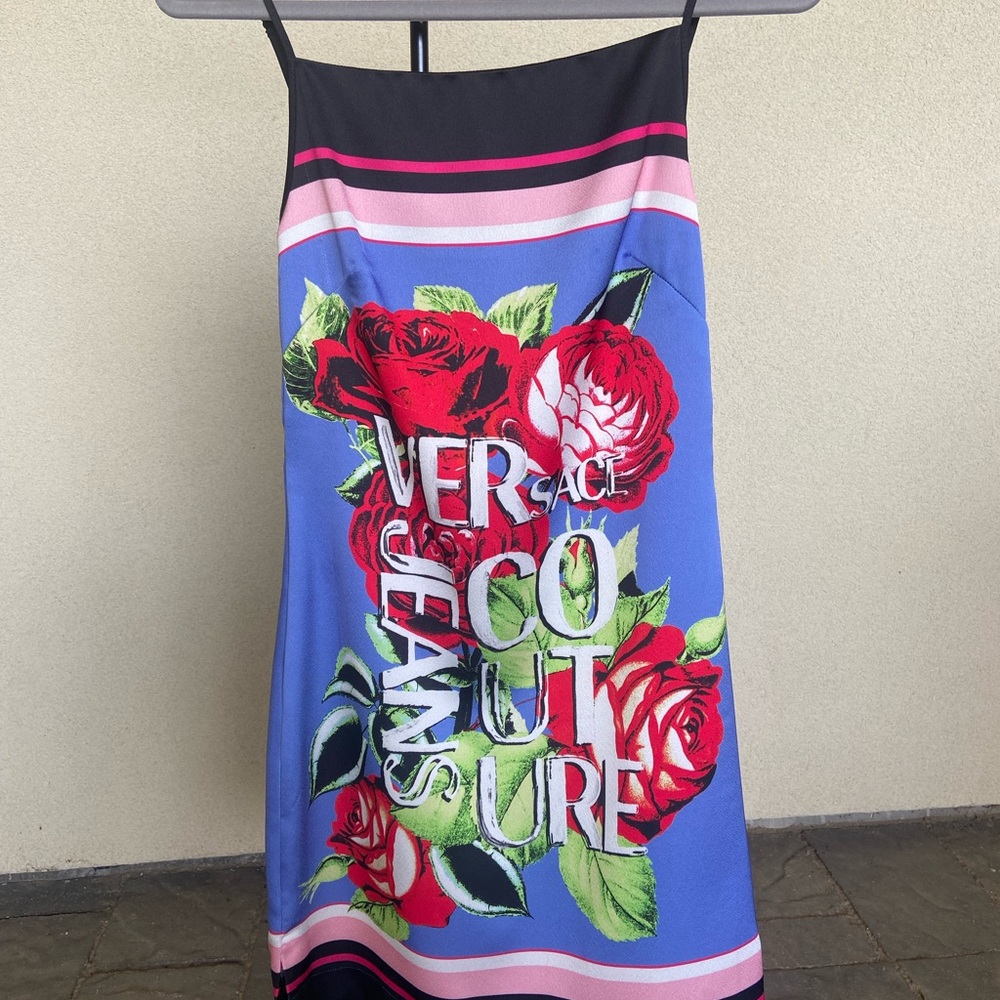 Versace Jeans Couture
Rose Print Mini Shift Dress